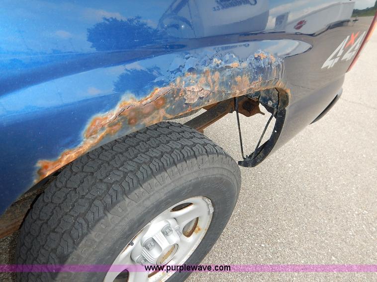 image for item K7468 2002 Chevrolet Silverado 1500 Ext. Cab pickup truck