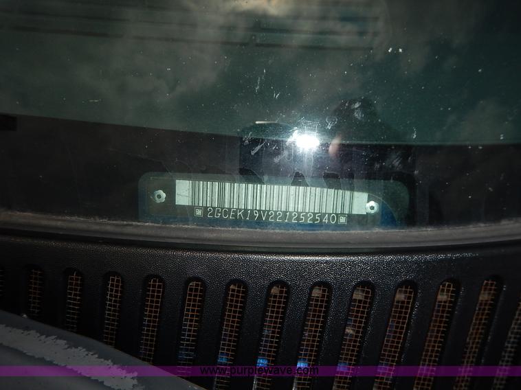 image for item K7468 2002 Chevrolet Silverado 1500 Ext. Cab pickup truck