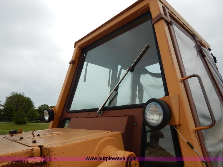 image for item K7476 1981 Case 480D Construction King landscape tractor