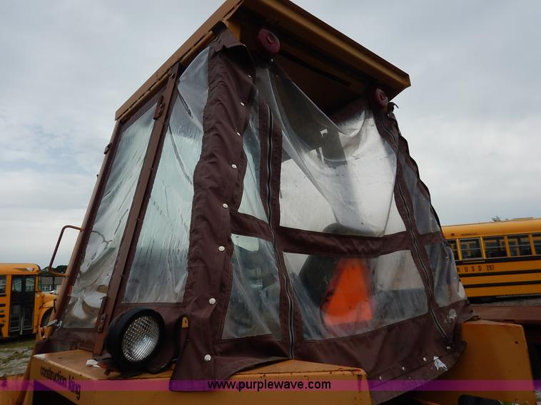 image for item K7476 1981 Case 480D Construction King landscape tractor