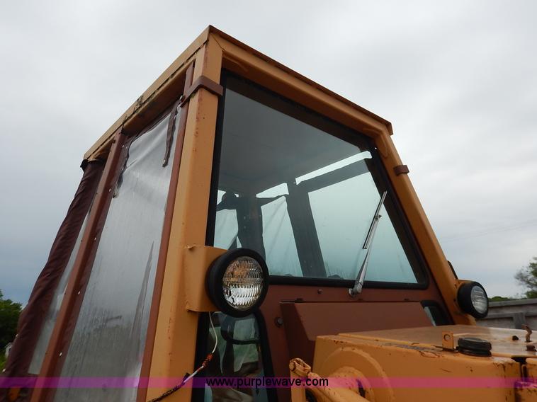 image for item K7476 1981 Case 480D Construction King landscape tractor