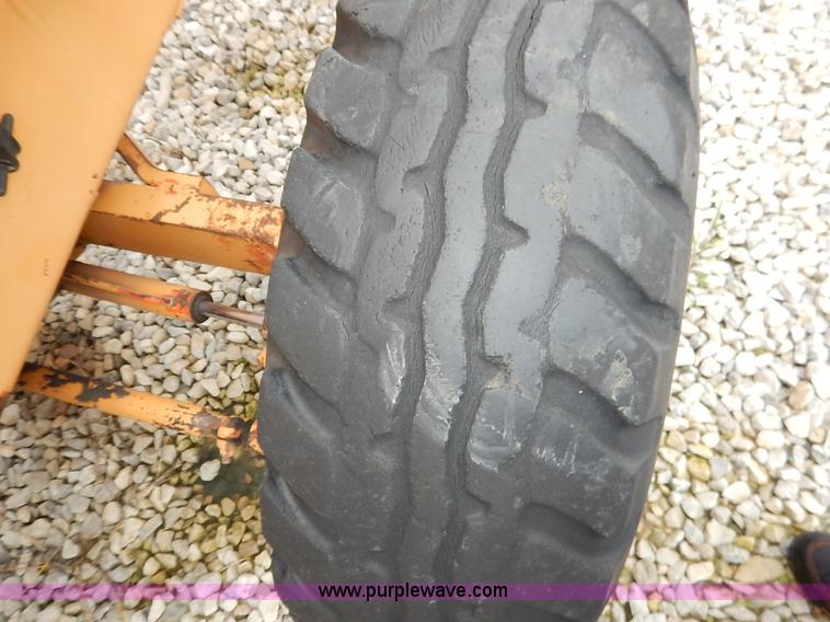 image for item K7476 1981 Case 480D Construction King landscape tractor