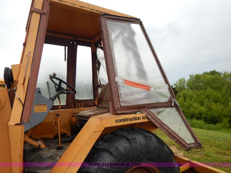 image for item K7476 1981 Case 480D Construction King landscape tractor