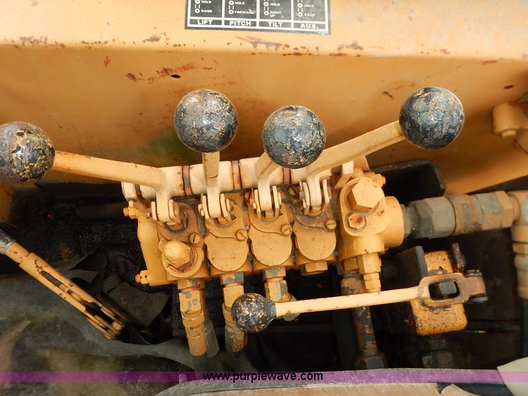 image for item K7476 1981 Case 480D Construction King landscape tractor