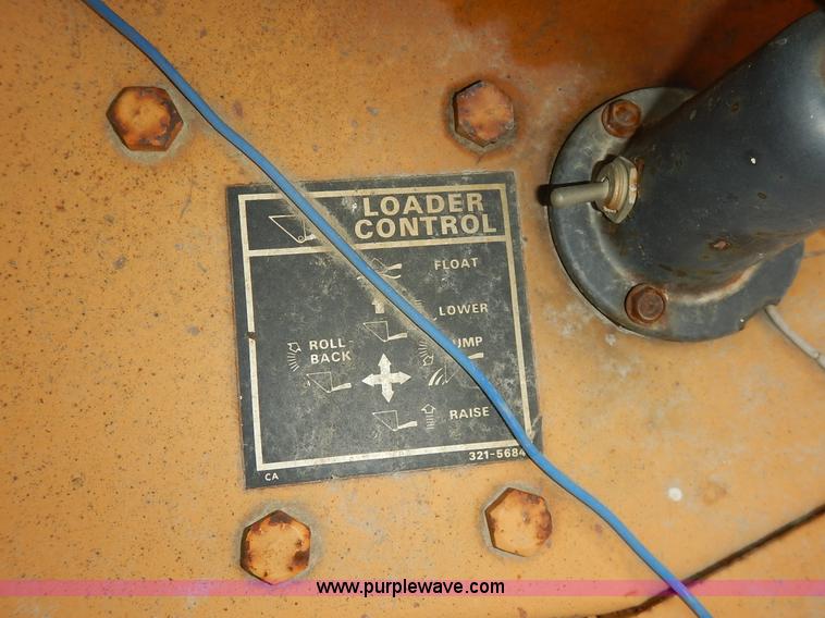 image for item K7476 1981 Case 480D Construction King landscape tractor