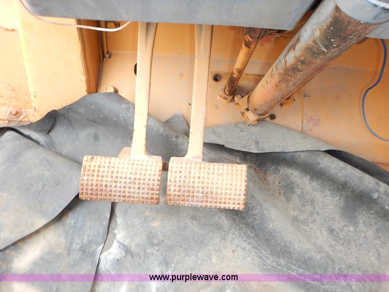 image for item K7476 1981 Case 480D Construction King landscape tractor