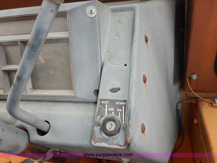 image for item K7476 1981 Case 480D Construction King landscape tractor