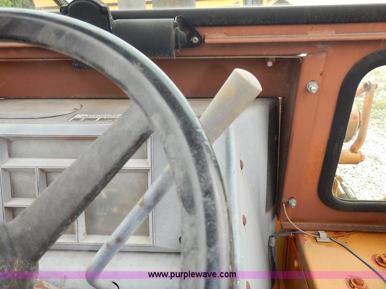 image for item K7476 1981 Case 480D Construction King landscape tractor