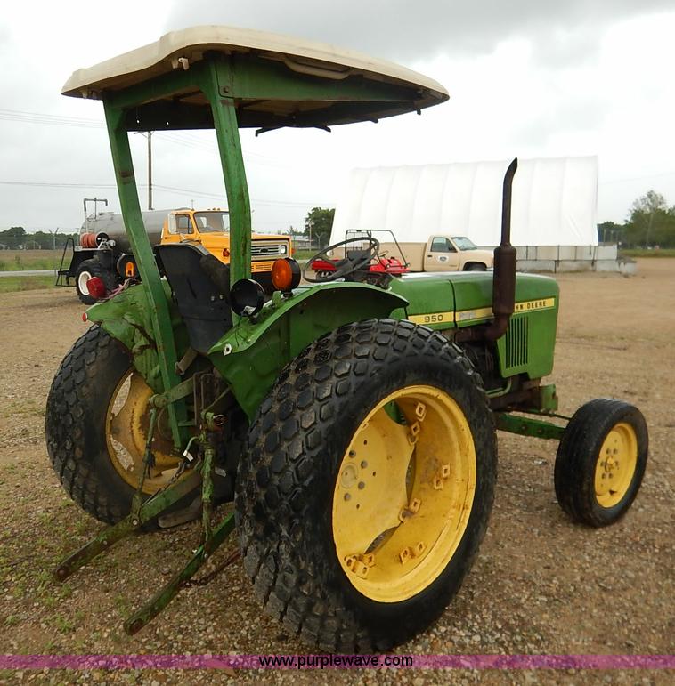 image for item K7493 1977 John Deere 950 tractor