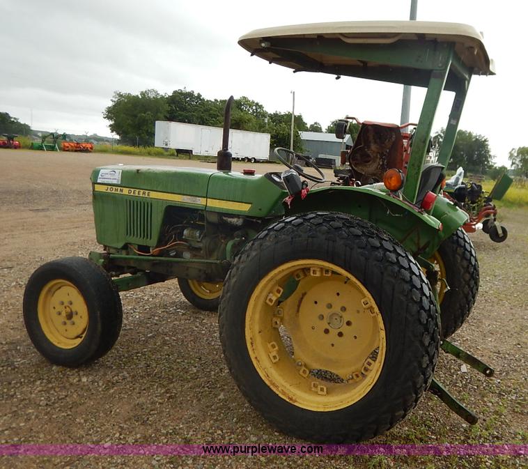 image for item K7493 1977 John Deere 950 tractor