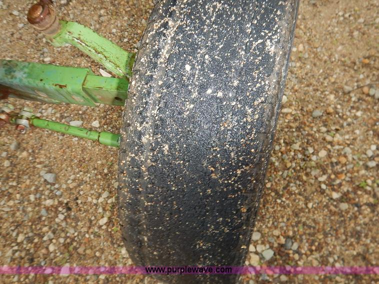 image for item K7493 1977 John Deere 950 tractor