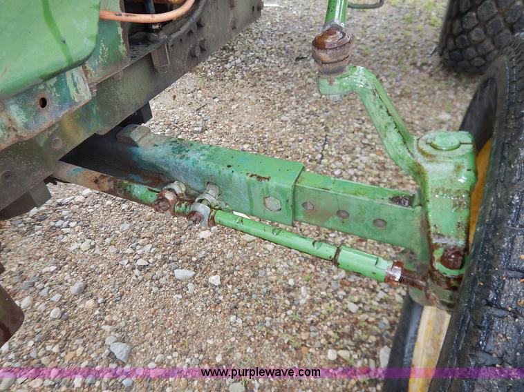 image for item K7493 1977 John Deere 950 tractor