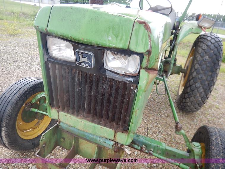 image for item K7493 1977 John Deere 950 tractor