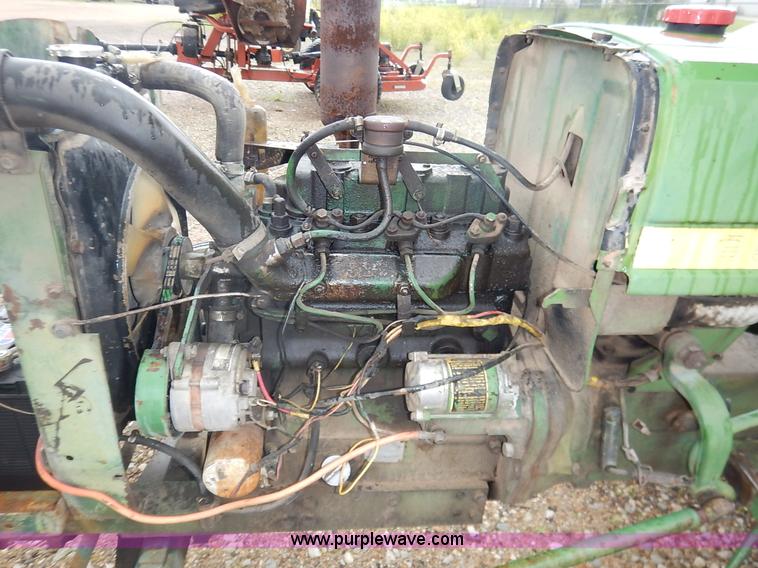 image for item K7493 1977 John Deere 950 tractor