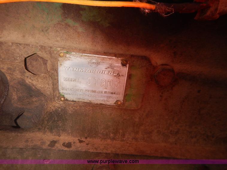 image for item K7493 1977 John Deere 950 tractor