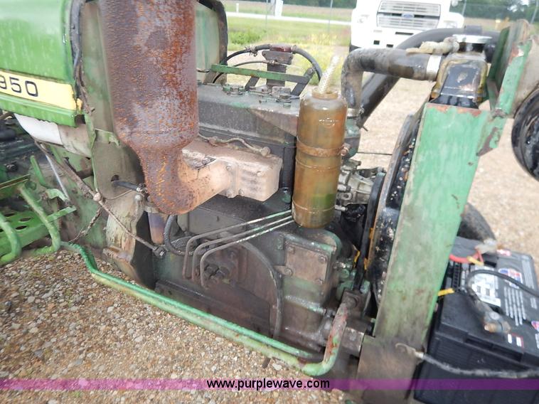 image for item K7493 1977 John Deere 950 tractor