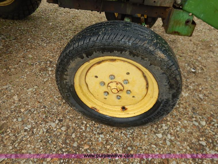 image for item K7493 1977 John Deere 950 tractor