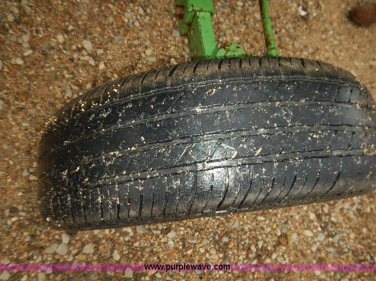 image for item K7493 1977 John Deere 950 tractor