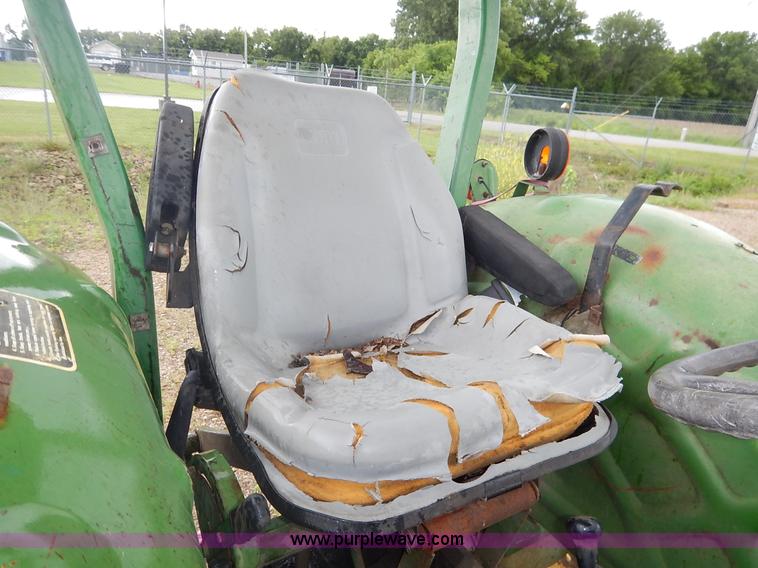 image for item K7493 1977 John Deere 950 tractor