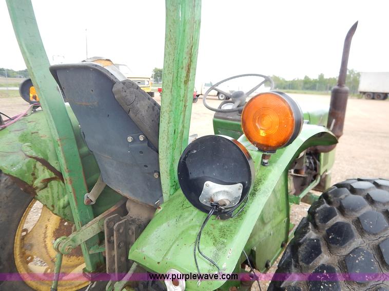 image for item K7493 1977 John Deere 950 tractor