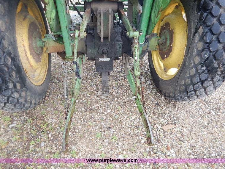 image for item K7493 1977 John Deere 950 tractor