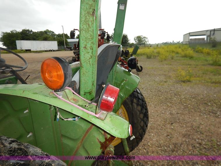 image for item K7493 1977 John Deere 950 tractor