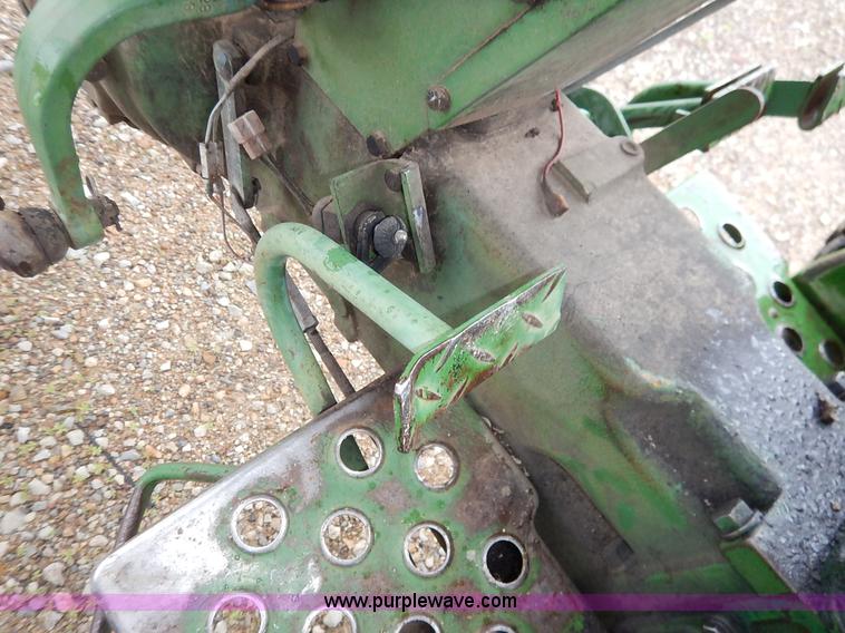 image for item K7493 1977 John Deere 950 tractor
