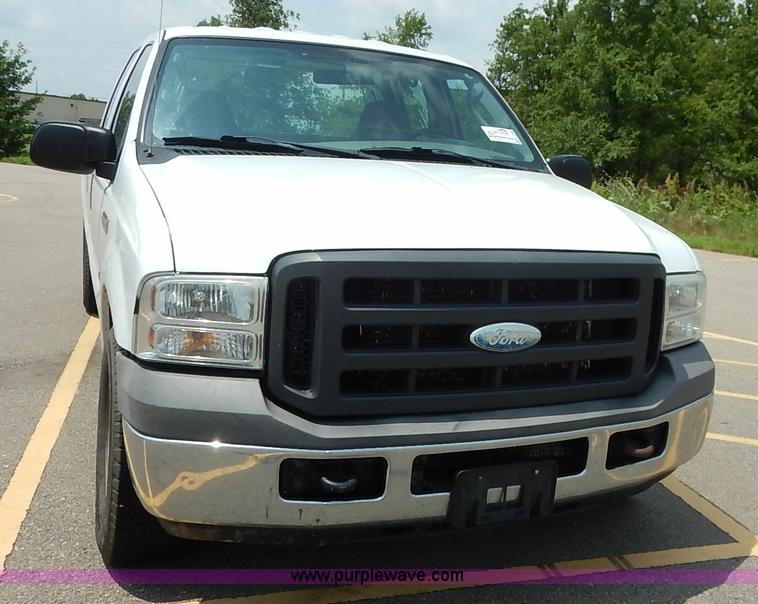 image for item K7498 2005 Ford F350 Super Duty XL Crew Cab pickup truck