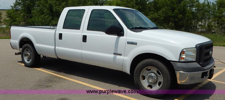 image for item K7498 2005 Ford F350 Super Duty XL Crew Cab pickup truck