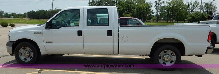 image for item K7498 2005 Ford F350 Super Duty XL Crew Cab pickup truck