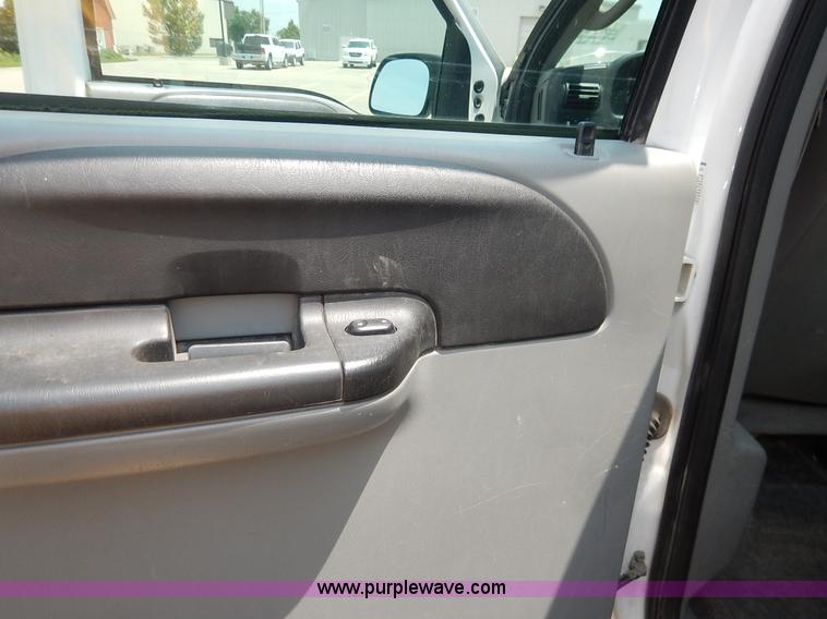 image for item K7498 2005 Ford F350 Super Duty XL Crew Cab pickup truck