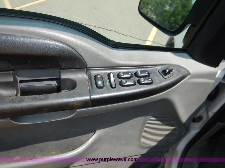 image for item K7498 2005 Ford F350 Super Duty XL Crew Cab pickup truck