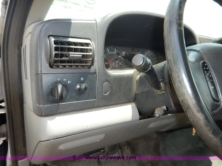 image for item K7498 2005 Ford F350 Super Duty XL Crew Cab pickup truck