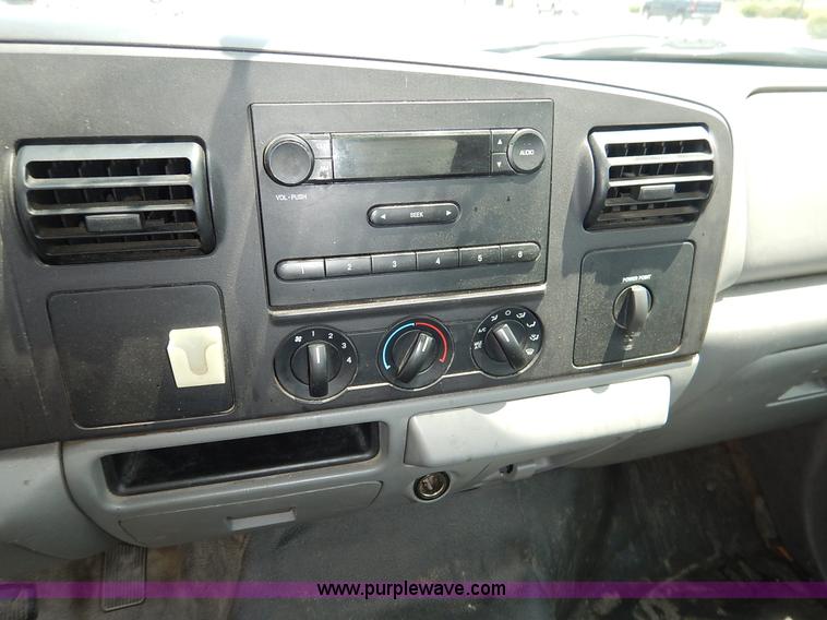 image for item K7498 2005 Ford F350 Super Duty XL Crew Cab pickup truck