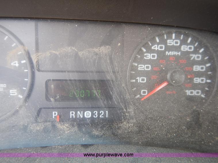 image for item K7498 2005 Ford F350 Super Duty XL Crew Cab pickup truck