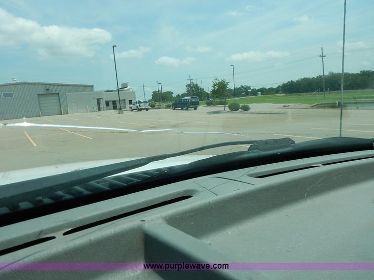 image for item K7498 2005 Ford F350 Super Duty XL Crew Cab pickup truck