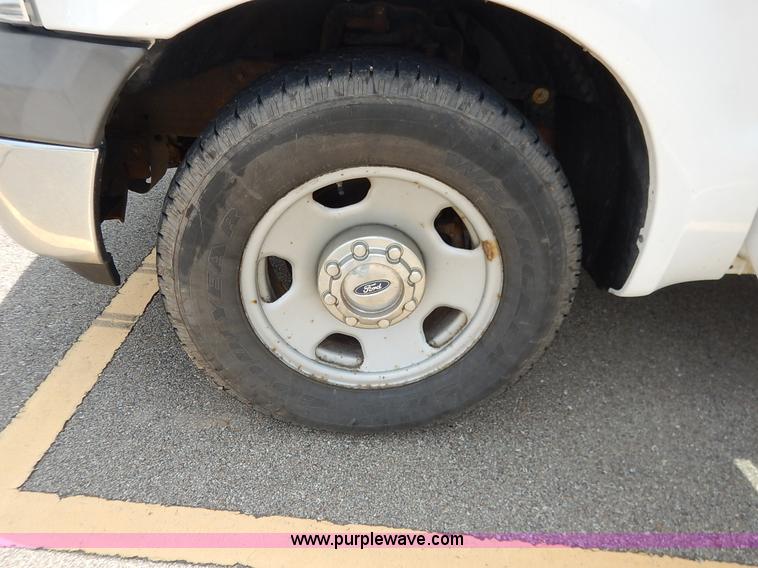 image for item K7498 2005 Ford F350 Super Duty XL Crew Cab pickup truck