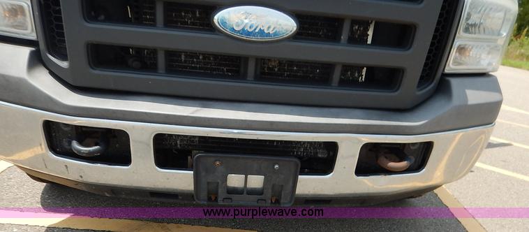 image for item K7498 2005 Ford F350 Super Duty XL Crew Cab pickup truck