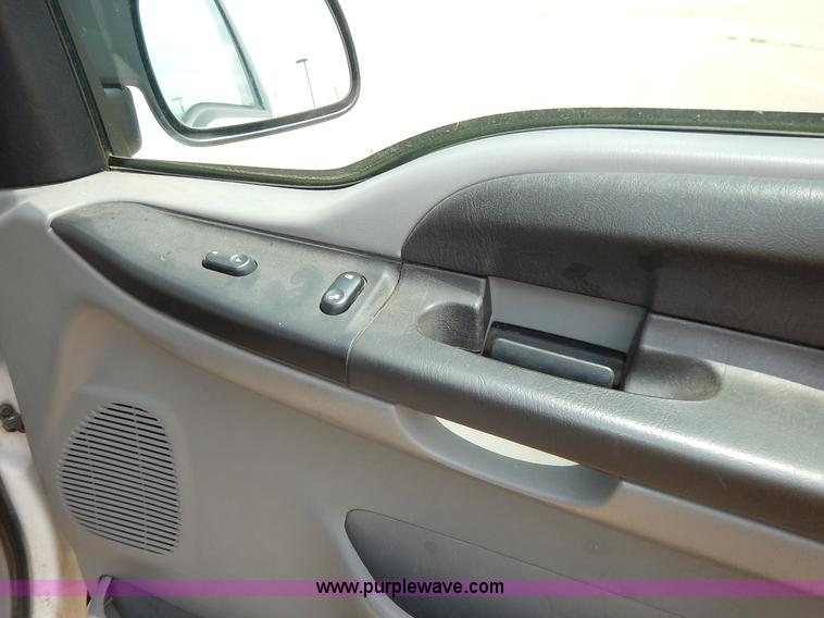 image for item K7498 2005 Ford F350 Super Duty XL Crew Cab pickup truck