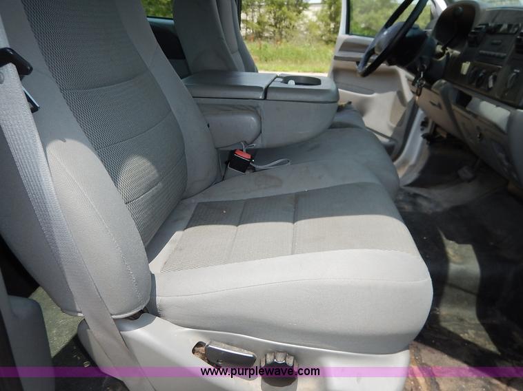 image for item K7498 2005 Ford F350 Super Duty XL Crew Cab pickup truck