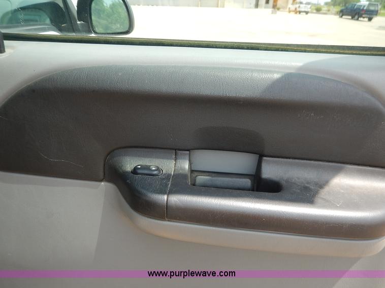 image for item K7498 2005 Ford F350 Super Duty XL Crew Cab pickup truck