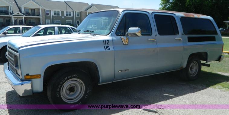 image for item K8079 1991 Chevrolet Suburban 1500 SUV