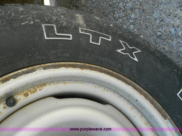 image for item K8079 1991 Chevrolet Suburban 1500 SUV