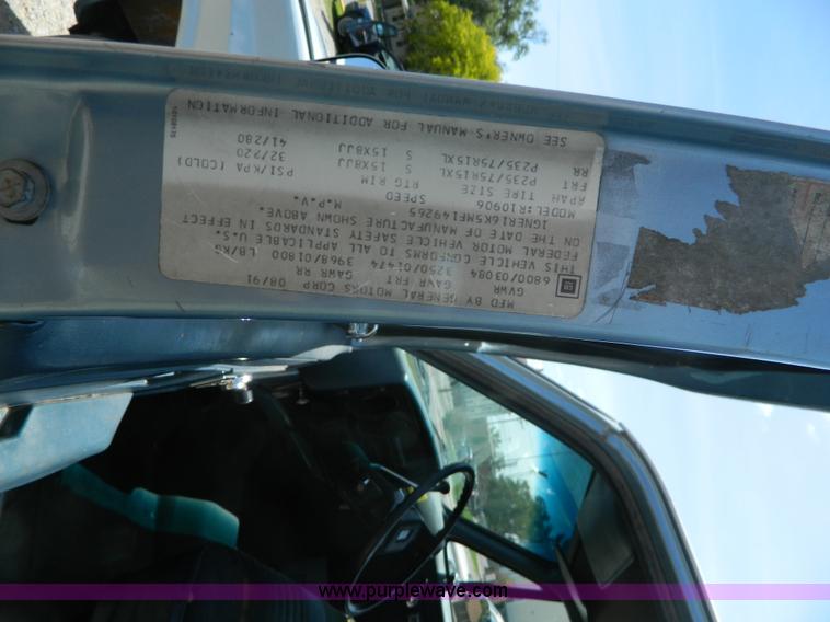 image for item K8079 1991 Chevrolet Suburban 1500 SUV