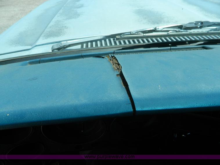 image for item K8079 1991 Chevrolet Suburban 1500 SUV