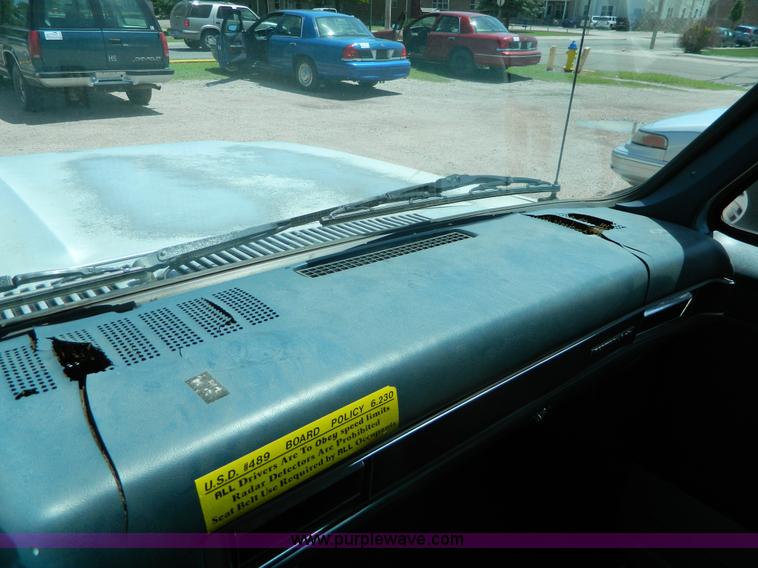 image for item K8079 1991 Chevrolet Suburban 1500 SUV