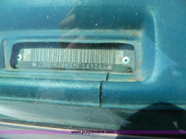 image for item K8079 1991 Chevrolet Suburban 1500 SUV