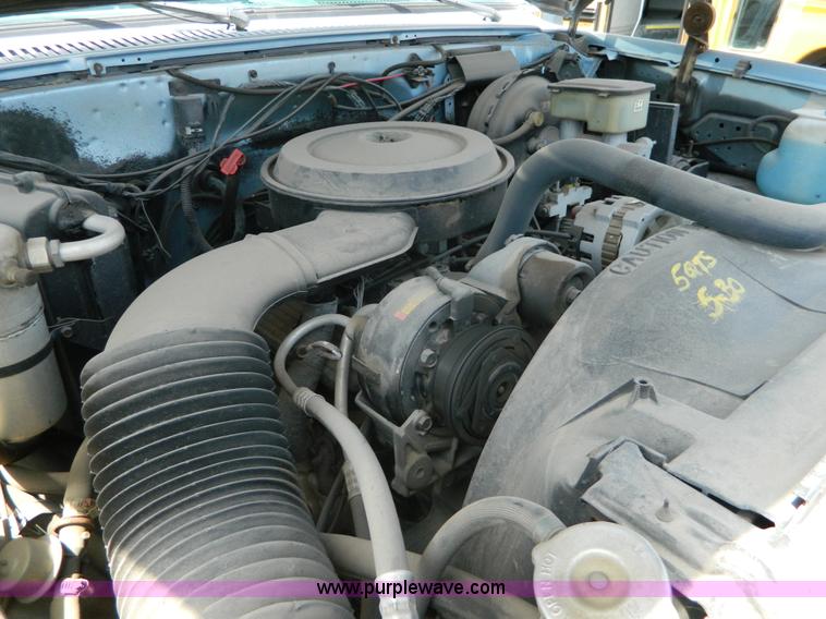 image for item K8079 1991 Chevrolet Suburban 1500 SUV