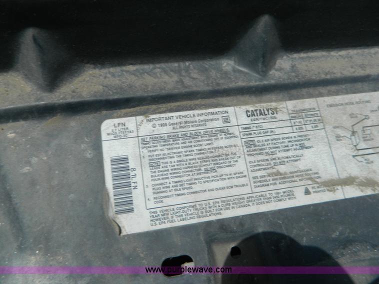 image for item K8079 1991 Chevrolet Suburban 1500 SUV