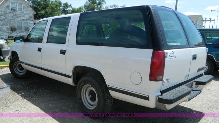 image for item K8080 1999 Chevrolet Suburban C1500 SUV